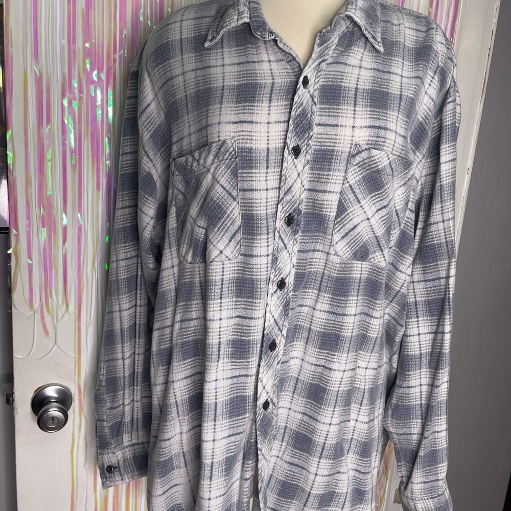 Casual Blue and White Plaid Button Down Shirt with two front Pockets Size XL